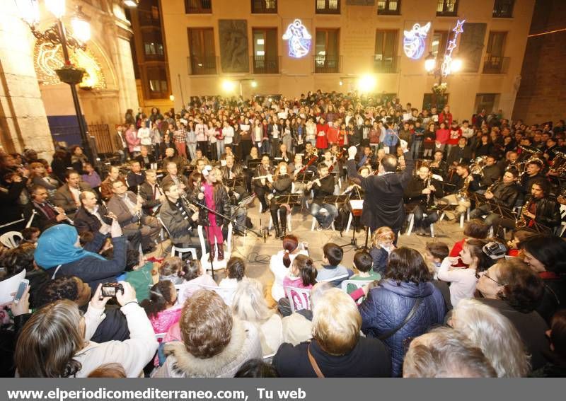 GALERÍA DE FOTOS -- Villancicos en el Mercat de Nadal