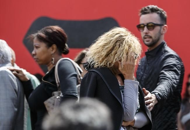 18/04/2016 SUCESOS derrumbe de la vivienda en los critianos donde fallecieron 7 personas  acto homenaje a las victimas   con un minuto de silencio en la plaza del pecador con  autoridades municipales colaboradores en el desescombro  familiares de las víctimas  y vecinos de los cristianos