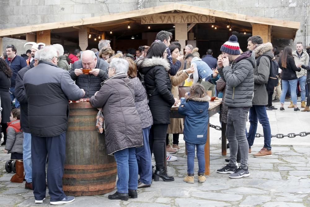 Miles de personas han pasado ya por las calles de Baiona