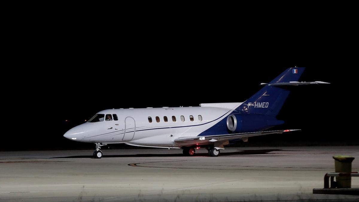 El avión medicalizado de Gali sale de Pamplona a Argel