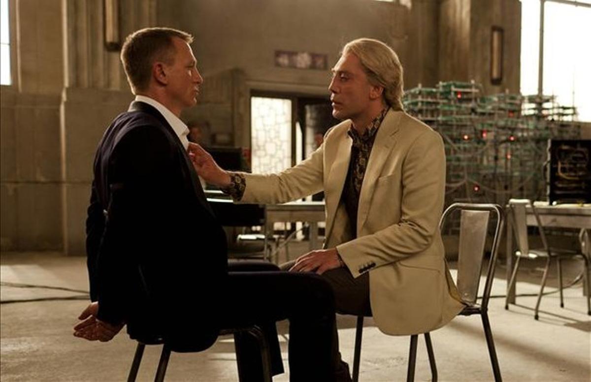 Daniel Craig (esquerra) i Javier Bardem, en una escena de ’Skyfall’. Daniel Craig (esquerra) i Javier Bardem, en una escena de ’Skyfall’.