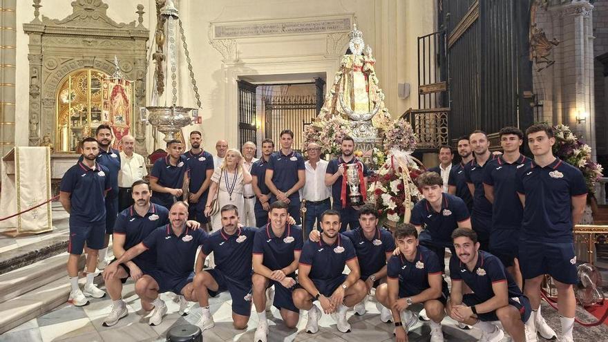 ElPozo Murcia realiza la tradicional ofrenda floral a la Virgen de la Fuensanta