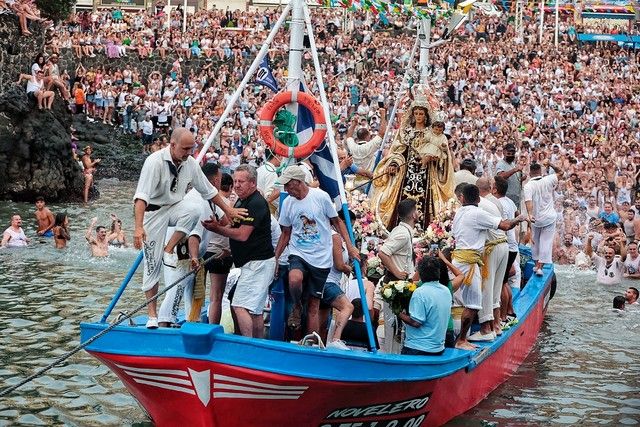 Embarcación de la Virgen del Carmen en Puerto de la Cruz, julio de 2022