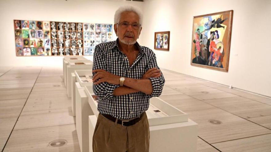 Rafael Úbeda en la muestra “Expresións cromáticas” que se exhibirá en el Edificio Castelao.  | // RAFA VÁZQUEZ