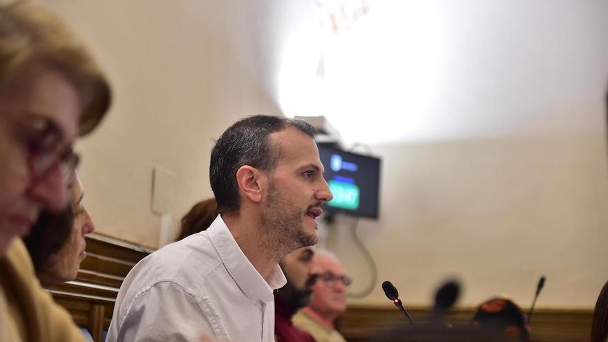 Dos lecturas enfrentadas sobre la plantilla municipal de Plasencia: 