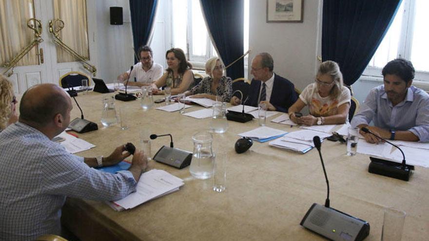 Un momento de la reunión del consejo de administración de Onda Azul, este viernes por la tarde.