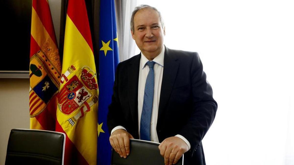 El ministro de Industria y Turismo, Jordi Hereu, en una estancia del hotel Ciudad de Binéfar durante su visita a la localidad el pasado viernes.