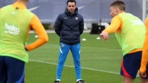 Xavi, en el entrenamiento del Barça previo al duelo con el Galatasaray de Europa League.