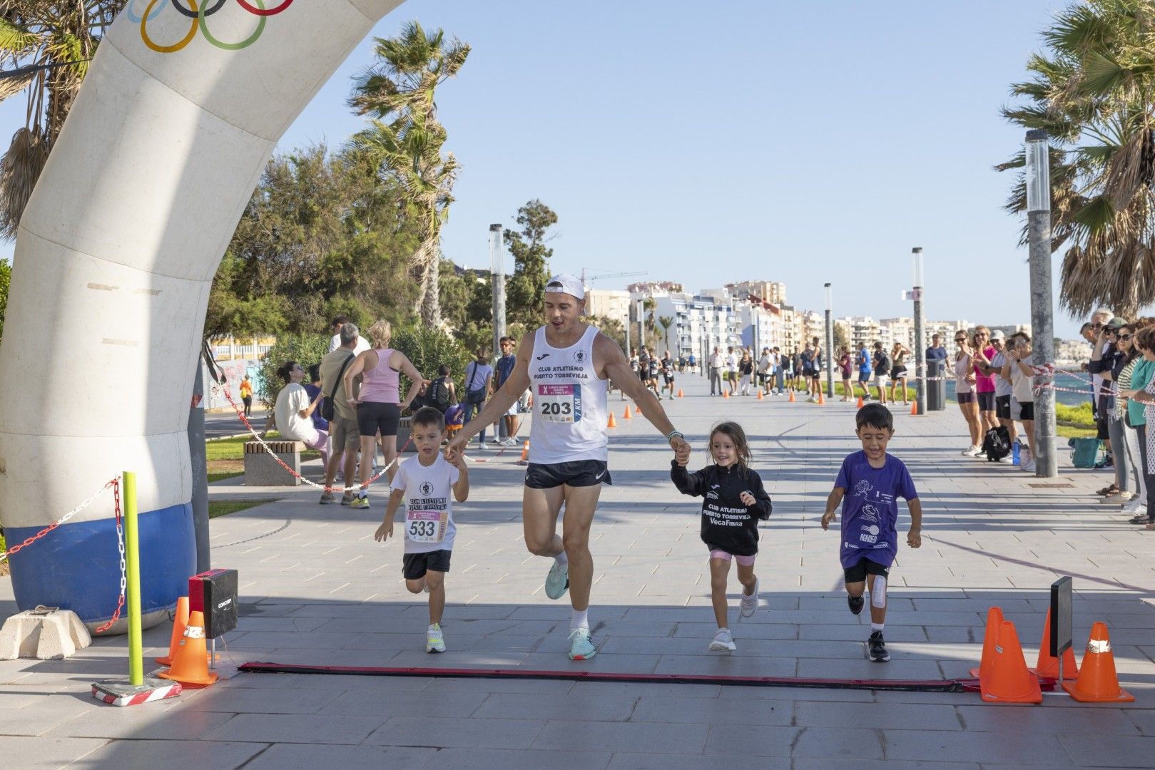 Así fue en imágenes una nueva edición de la carrera solidaria de AFA Torrevieja