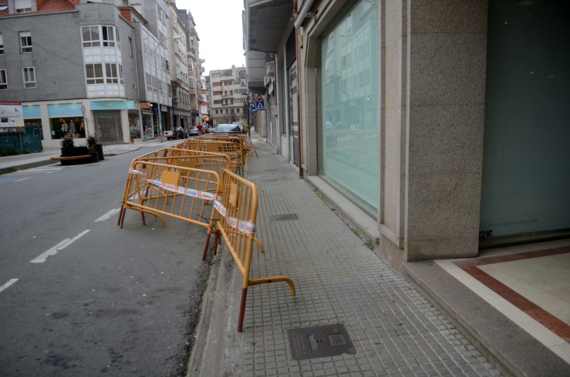 Una de las zonas del centro de Vilagarcía en la que proliferan las vallas.