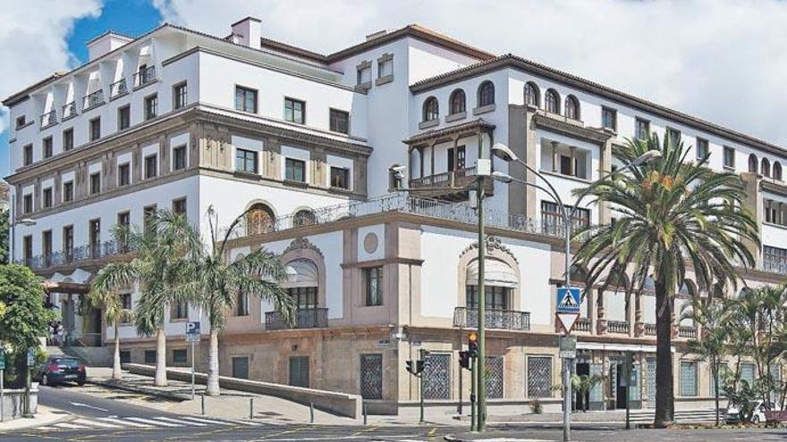 Exterior del Hotel Mencey, obra del arquitecto Enrique Rumeu de Armas.