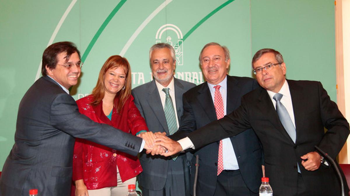 De izquierda a derecha, Jesús Acebillo, presidente de Novartis España; Leire Pajín, ministra de Sanidad; José Antonio Griñán, presidente de la Junta de Andalucía; Juan López Belmonte, presidente de Rovi, y Jordi Ramentol, consejero de Ferrer.