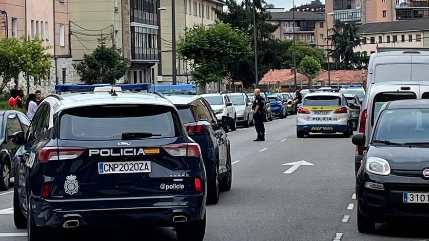 La Policía toma Ventanielles tras la alarma por una pareja de cacos que asaltó a dos señoras mayores en una hora