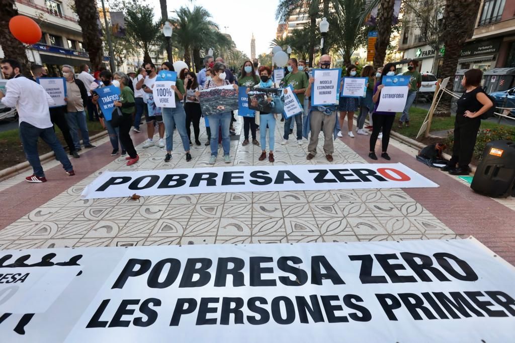 Manifestación en el centro de Alicante en contra de la pobreza