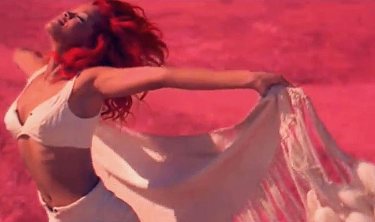 Videoclip de la cançó ’Only girl’, inclosa en el disc ’Loud’ de la cantant caribenya.