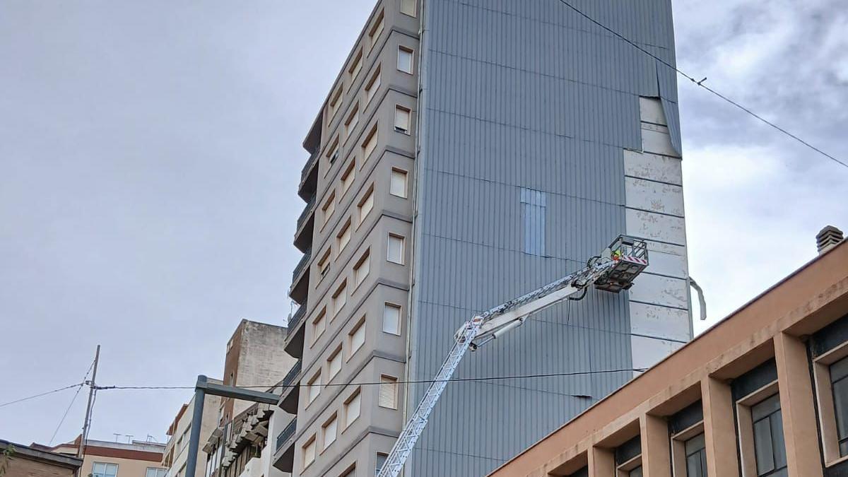 El temporal de viento deja situaciones de riesgo en Morvedre y un reguero de daños