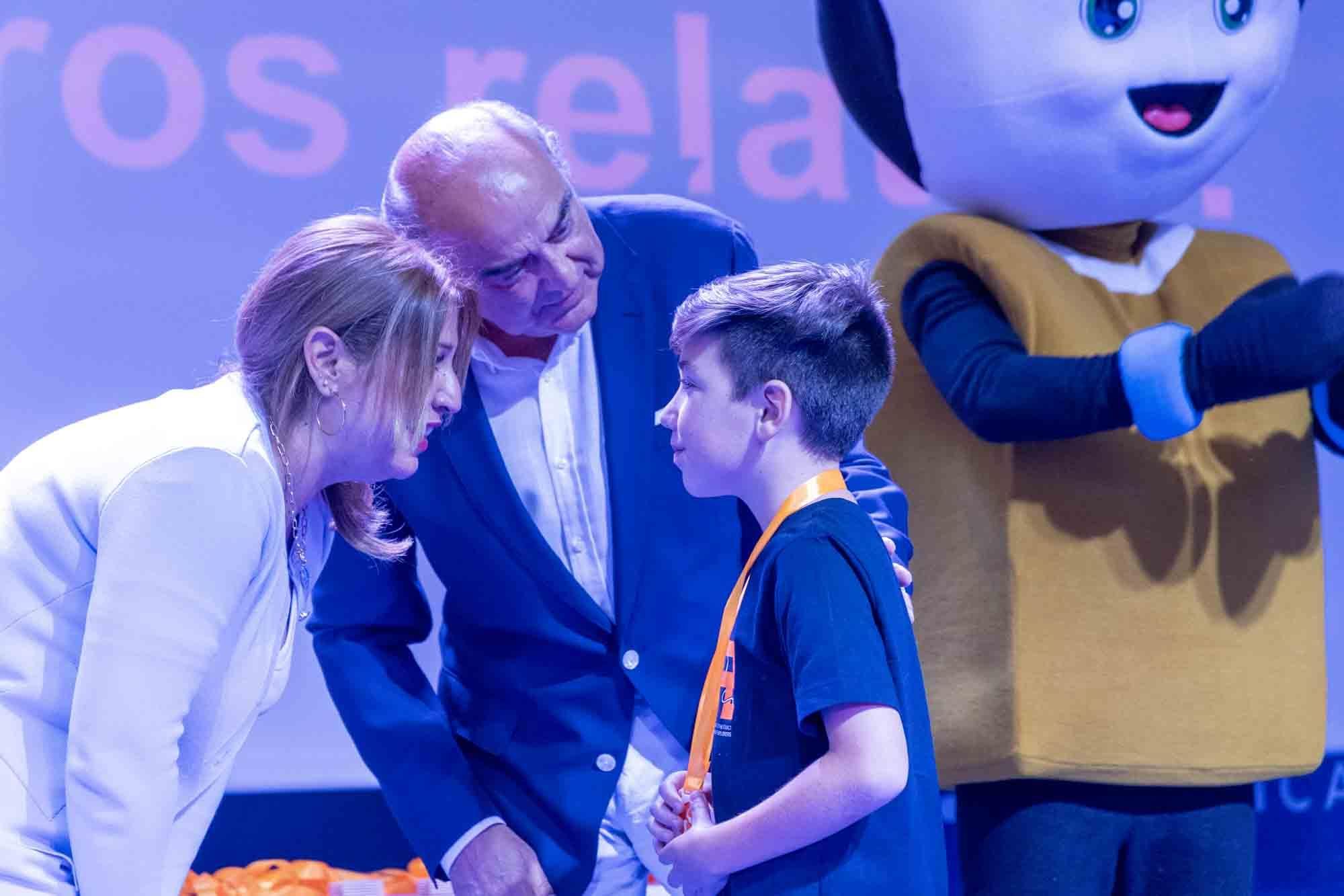 Entrega de premios del concurso infantil de relatos cortos "Cuéntame un cuento para comer" en el Club INFORMACIÓN organizado por COES