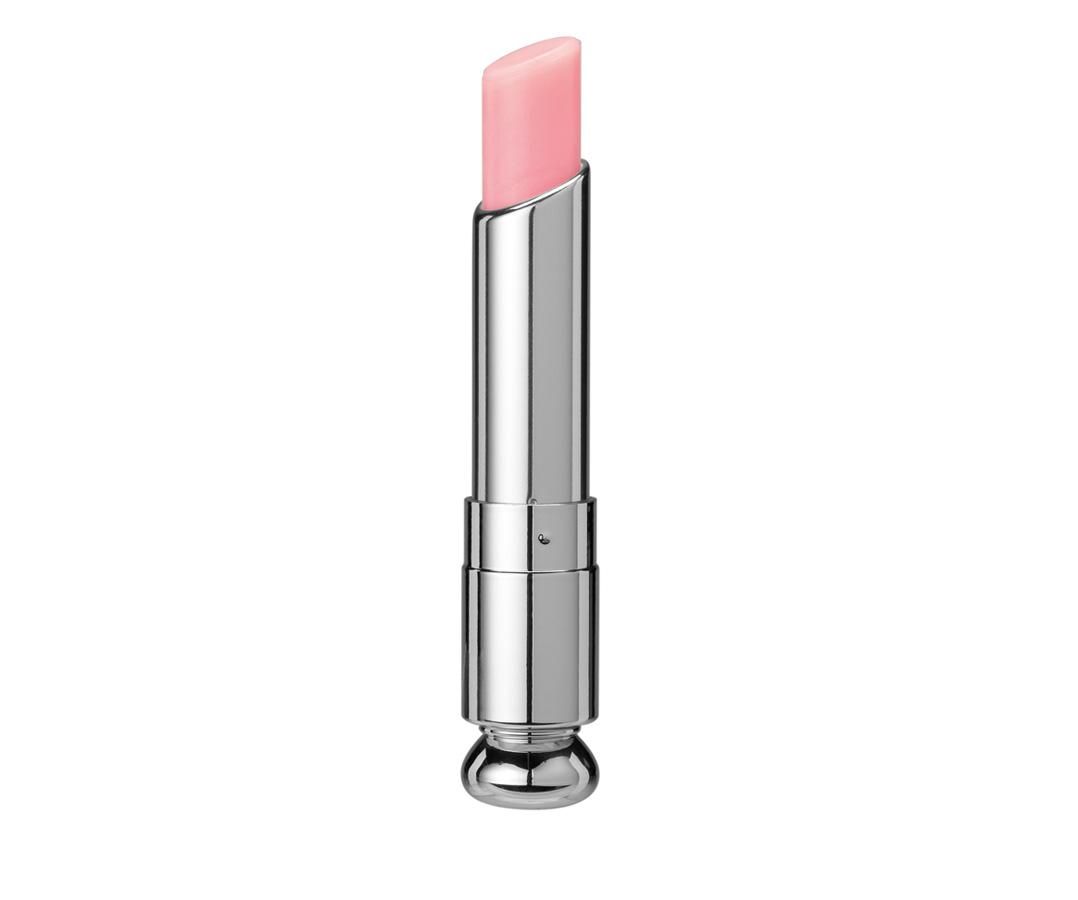 Paso 2. Hidratar y reavivar el color natural de los labios