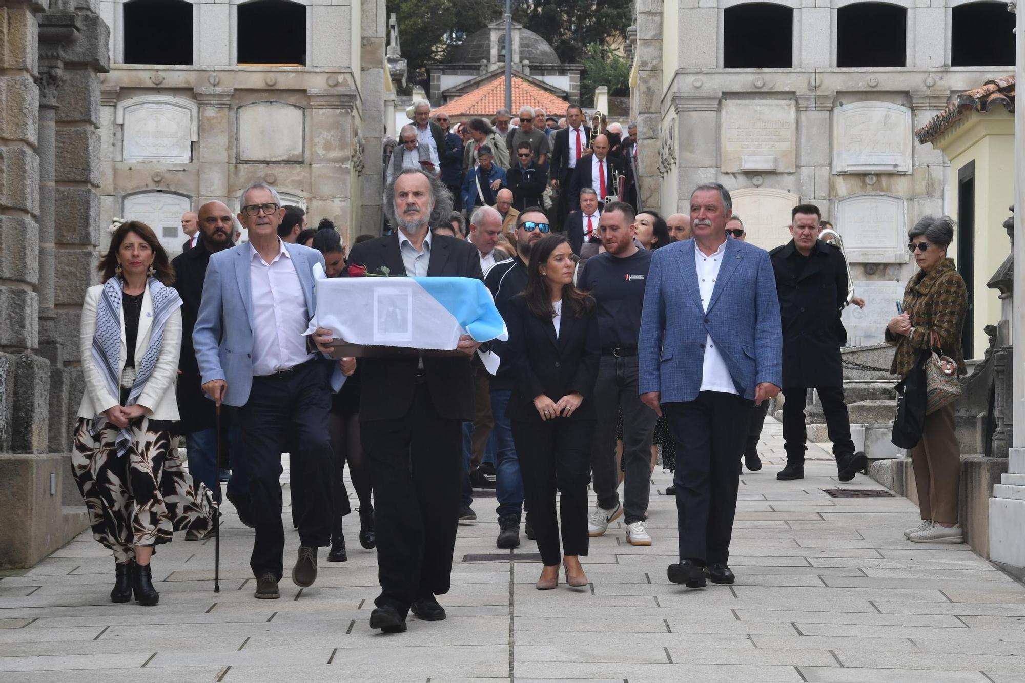 Recepción e enterro dos restos do pintor Francisco Miguel