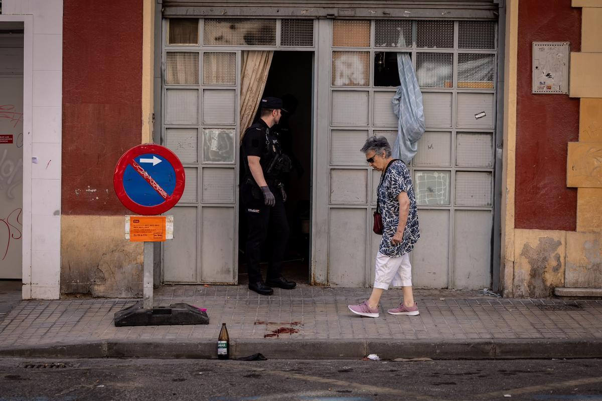 En imágenes | Un okupa acaba en el hospital tras una pelea en la calle Obispo Tajón de Zaragoza En imágenes | Un okupa acaba en el hospital tras una pelea en la calle Obispo Tajón de Zaragoza