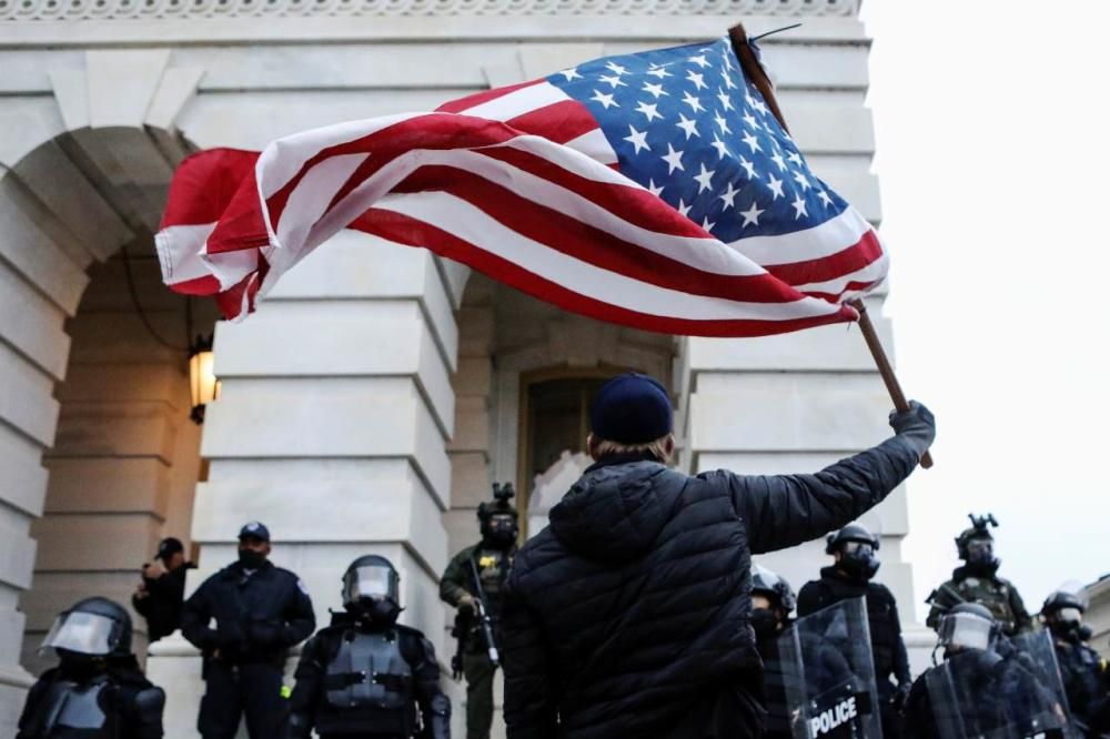 Una torba de seguidors de Trump assalta el Capitol