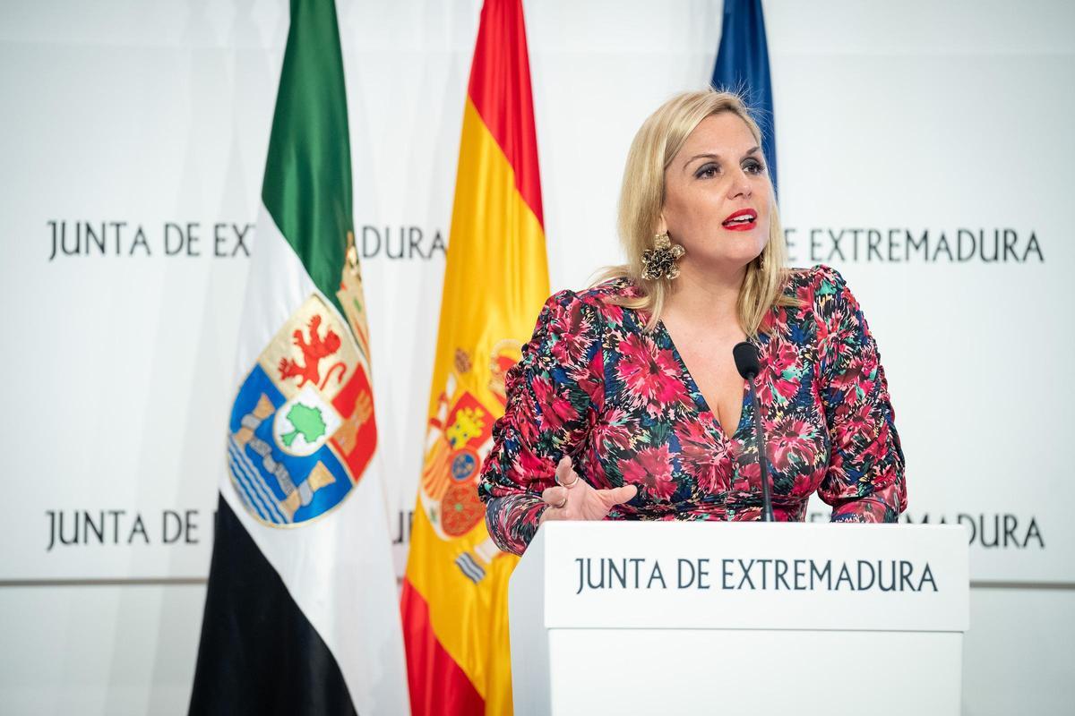 La portavoz de la Junta de Extremadura, Elena Manzano.