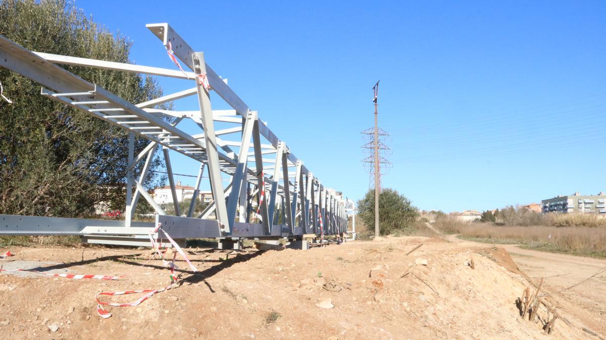 L&#039;antena prevista a la zona de l&#039;Olivar Gran a punt per ser instal·lada