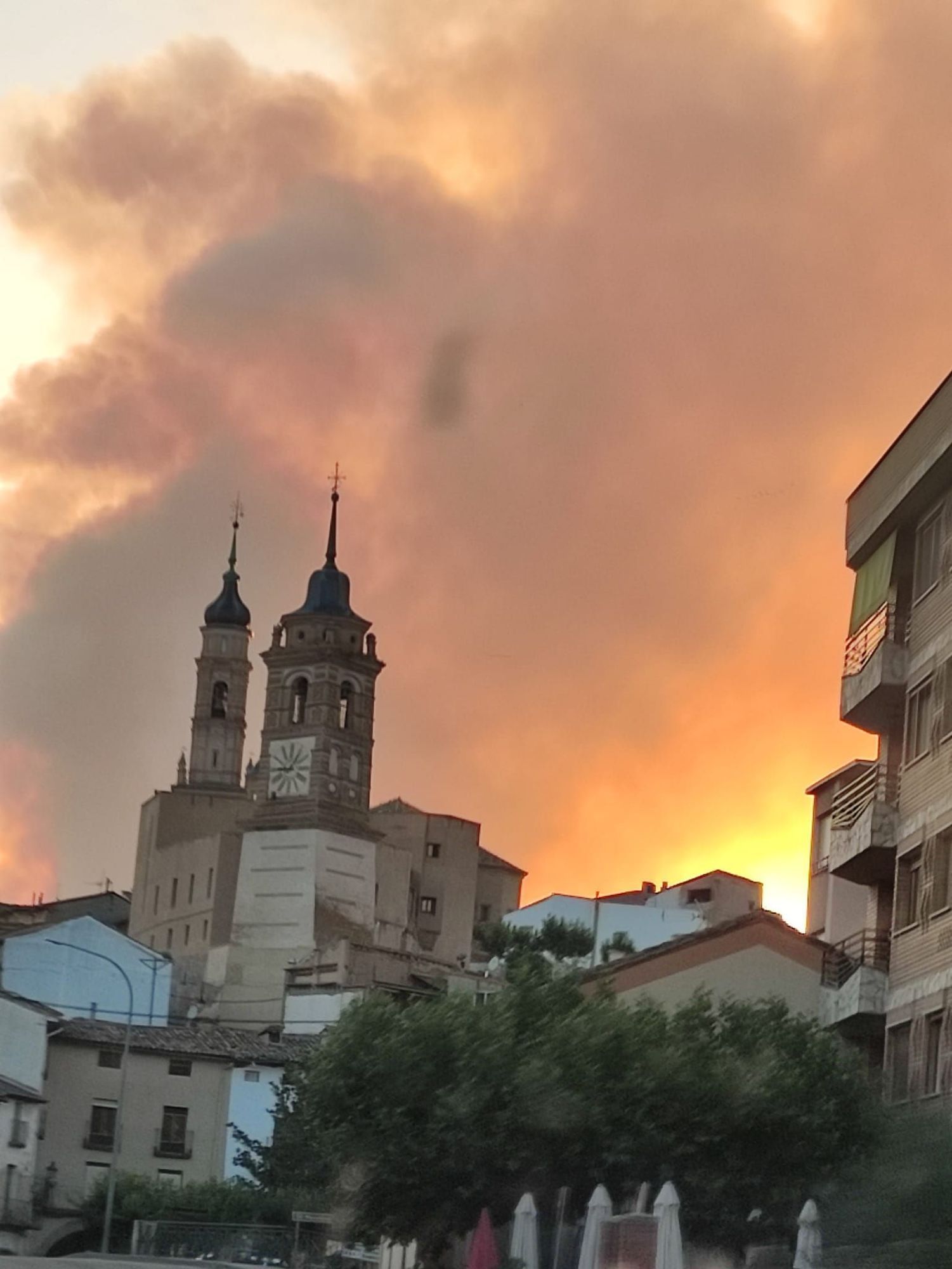 Vista de Ateca durante el incendio.