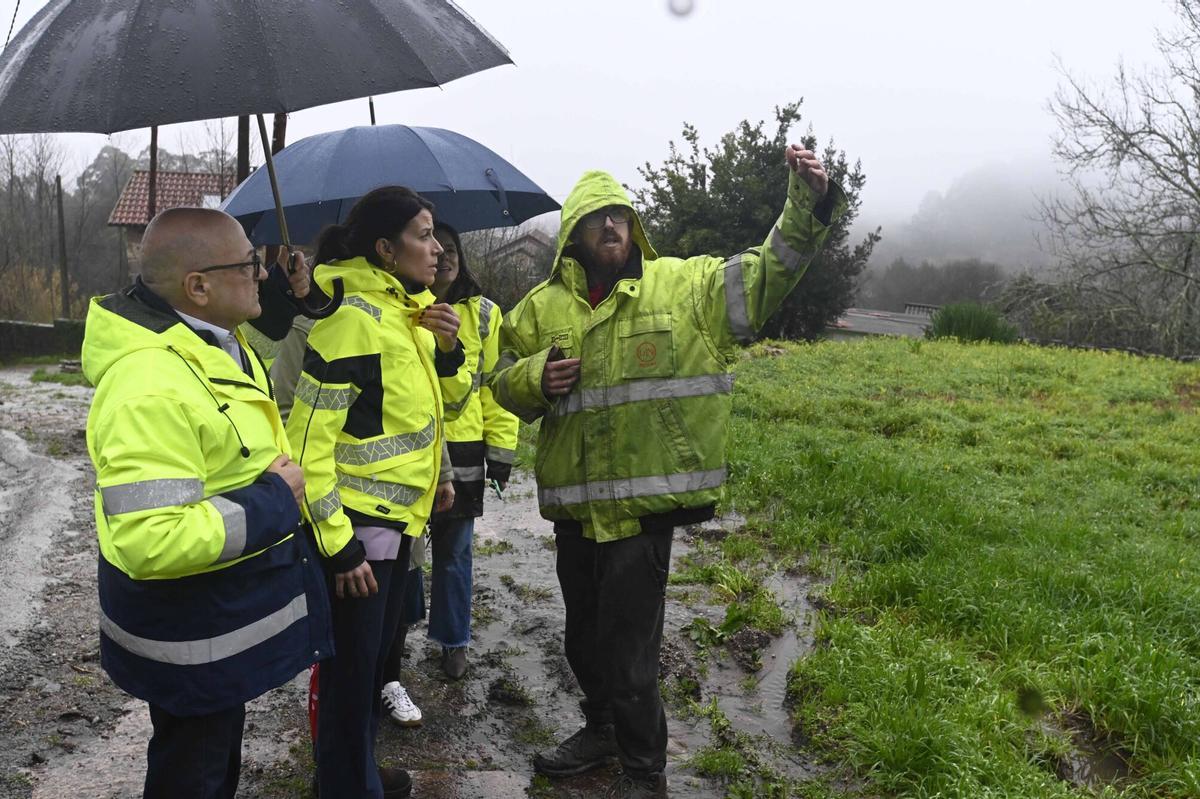Un desprendimiento en la Autovía do Morrazo sepulta una vivienda en Moaña y deja un vecino herido