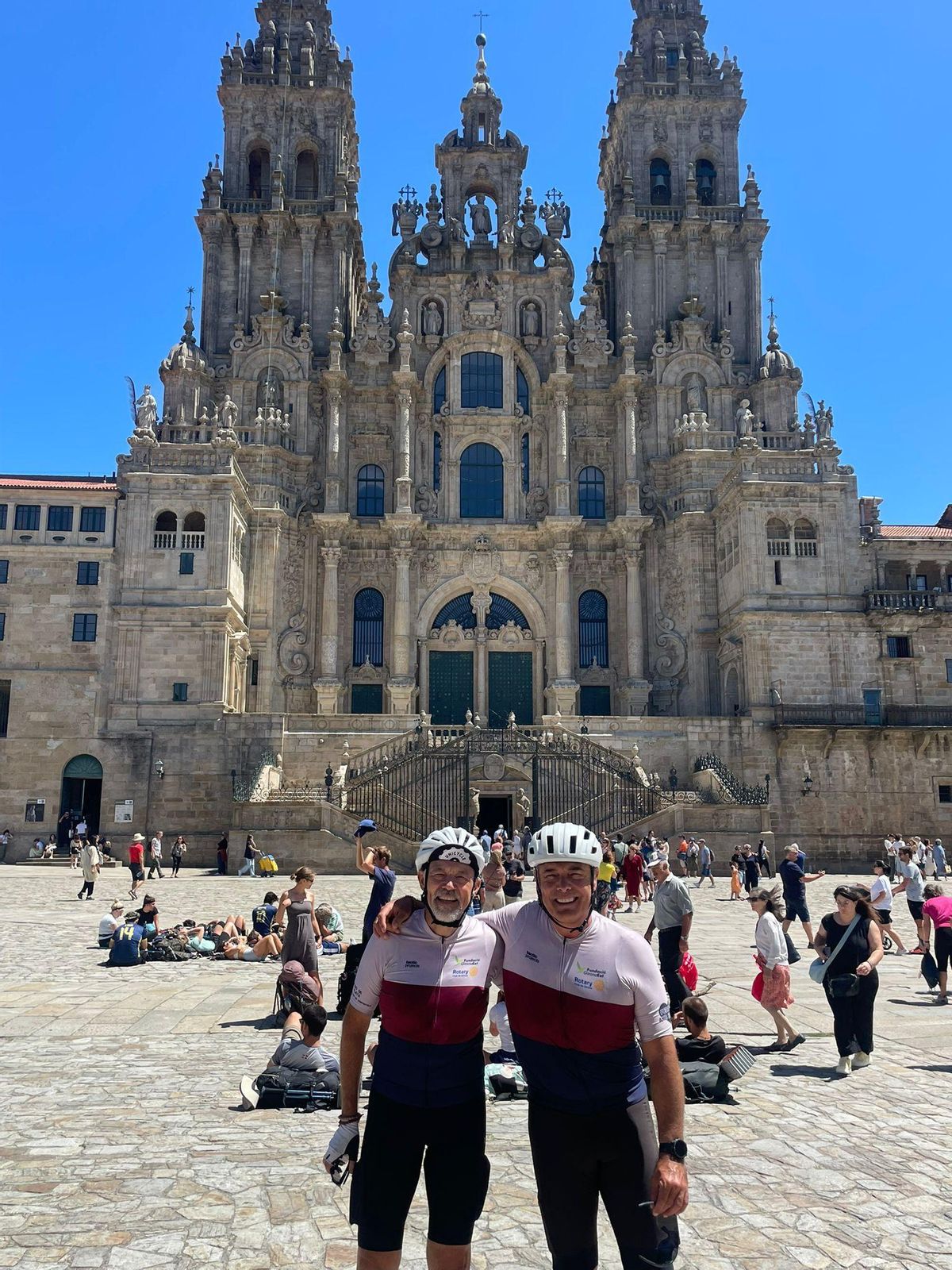 Els dos gironins amb la catedral de Santiago de Compostela de fons.