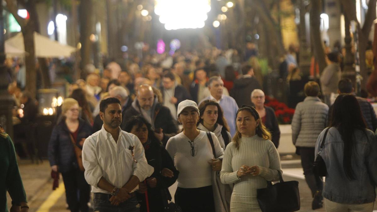 Calles del centro de València repletas de visitantes, este diciembre.