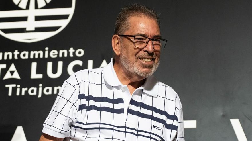 Pacuco Rosales, medalla de oro en el centenario de la Federación Interinsular de Fútbol de Las Palmas: “Este reconocimiento se lo dedico a mi mujer”
