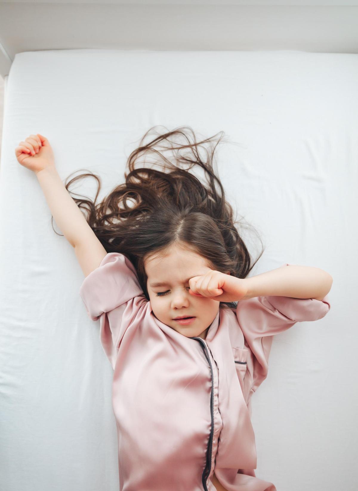 Uno de los principales efectos negativos del cambio horarios es sobre el sueño y descanso, según los expertos.