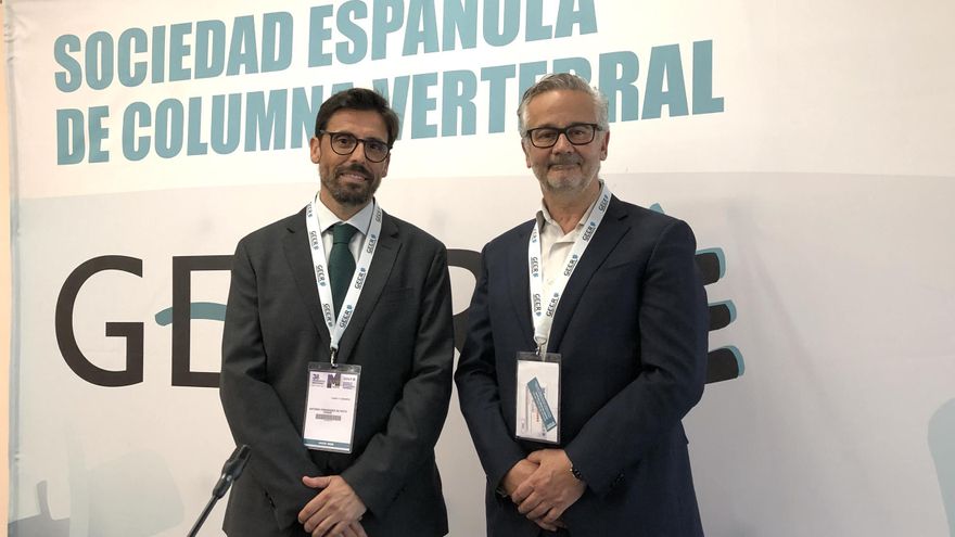 Los expertos alertan de que los problemas de espalda están creciendo entre los jóvenes por el sedentarismo y las pantallas