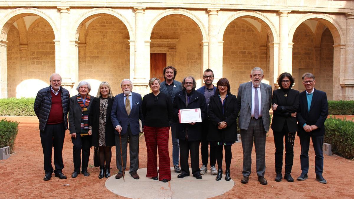 Representantes públicos y amigos de Josep Piera, tras el reconocimiento