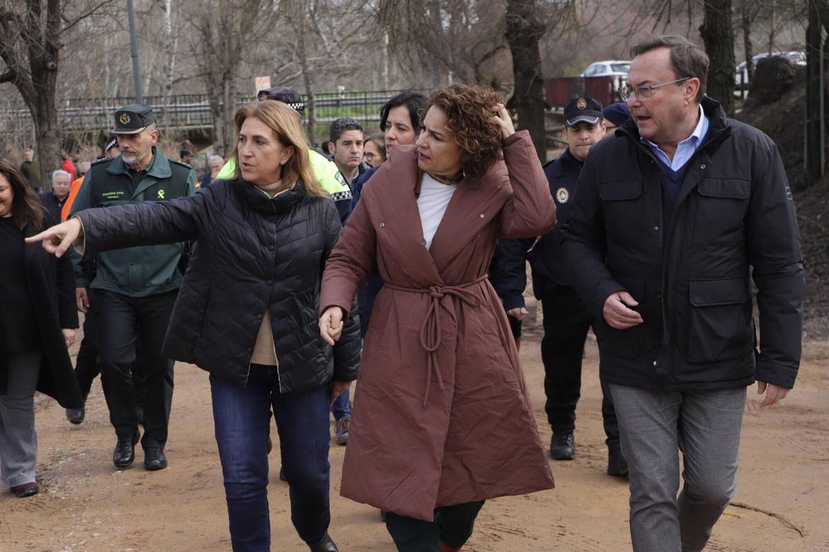 Borrasca Marta Temporal inundaciones. La vicepresidenta primera María Jesus Montero visita la localidad de Villafranca debido a las inundaciones y crecida del rio