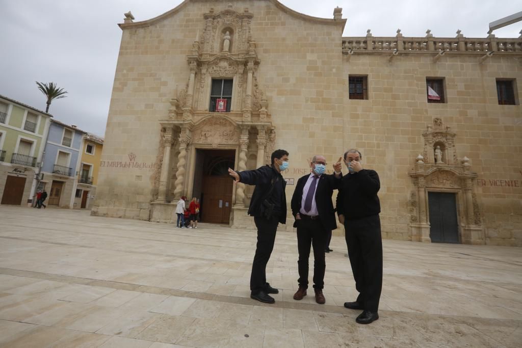 Prueba de la apertura del camerín para Santa Faz