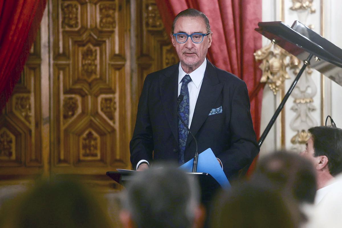 Carlos Herrer, recogiendo el título de hijo predilecto de la provincia de Cádiz