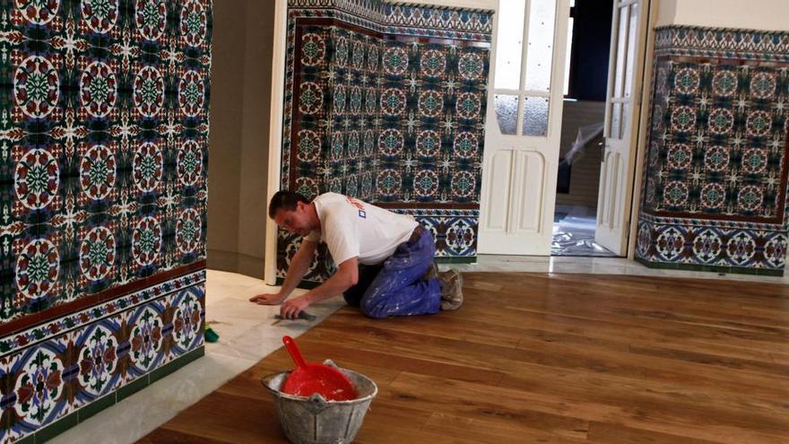 El truco definitivo (y económico) para limpiar los azulejos de la cocina y  que estén siempre relucientes