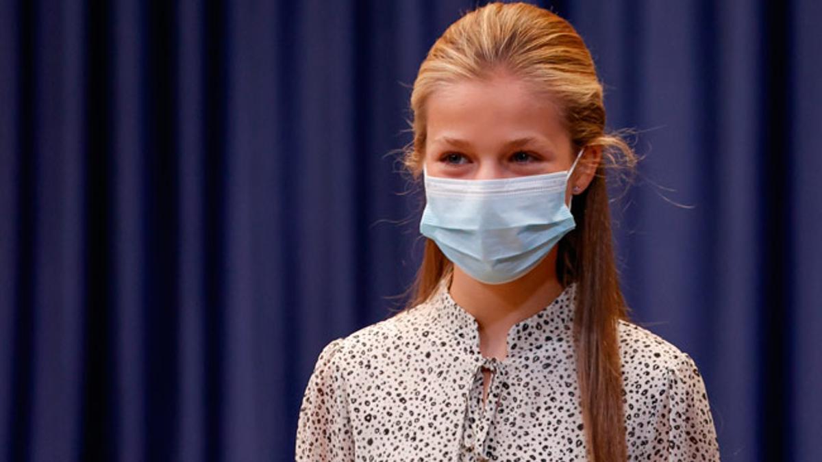 Detalle del look de la princesa Leonor con vestido de Poète en el acto previo a los Premios Princesa de Asturias 2020