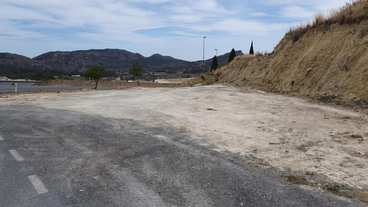 Imagen del terreno cedido por Relleu a la Diputación para construir un helipuerto para emergencias.