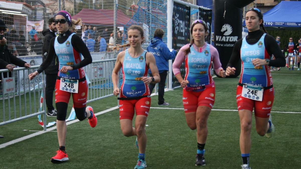 Un equipo femenino en la última edición celebrada del Duatlón de Archena. | L.O.