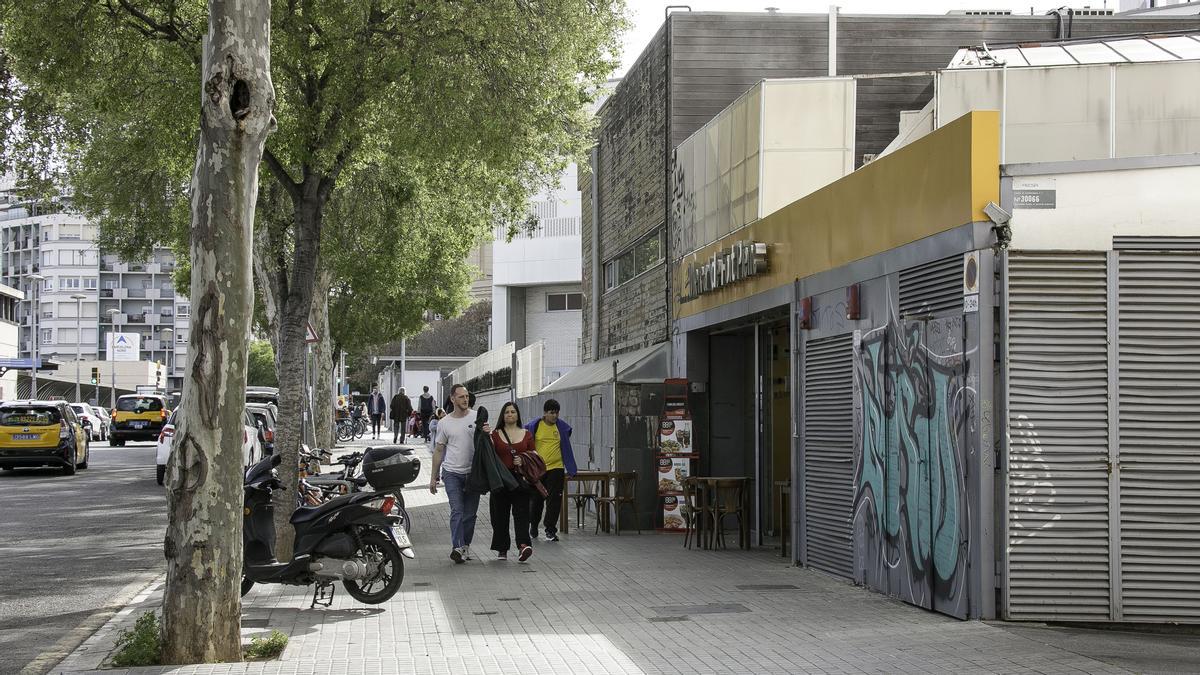 Mercado de Fort Pienc, nada que ver con el ambiente de Sant Antoni, el pasado viernes