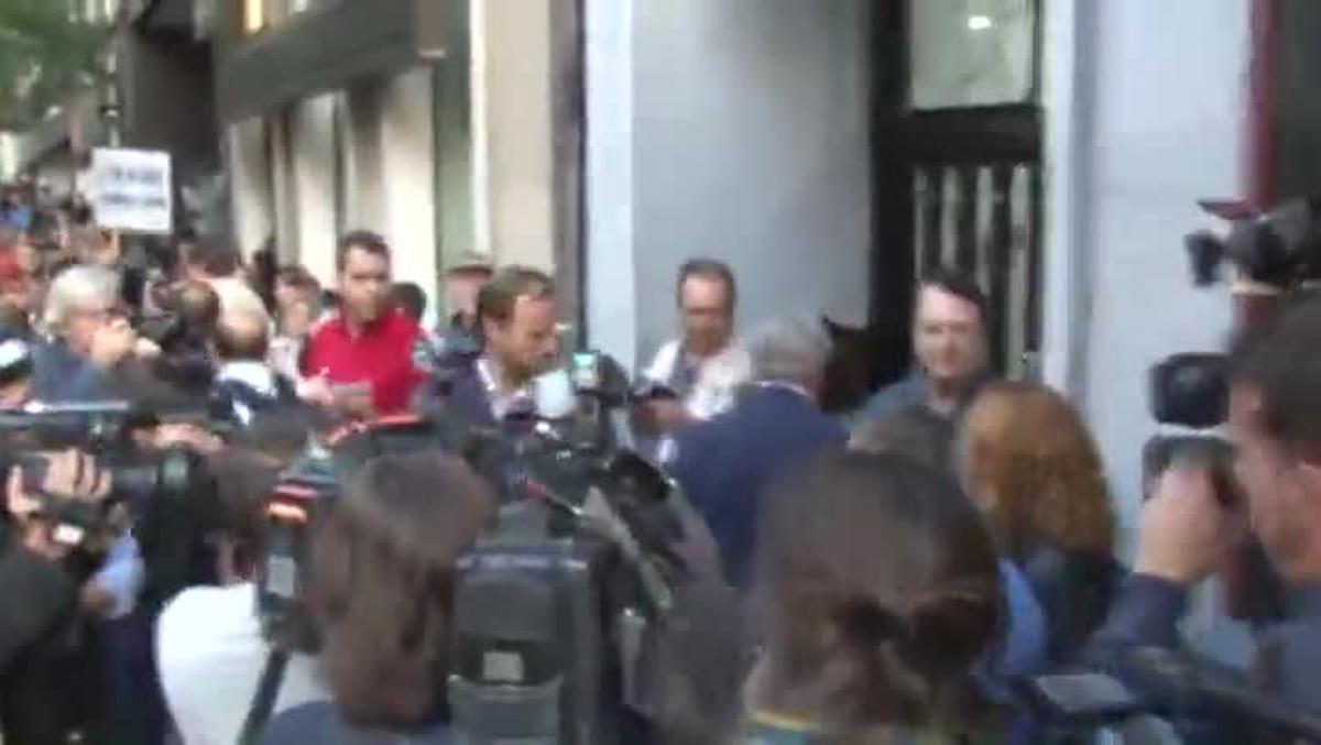 José Blanco, escridassat a l’arribar al comitè federal del PSOE.