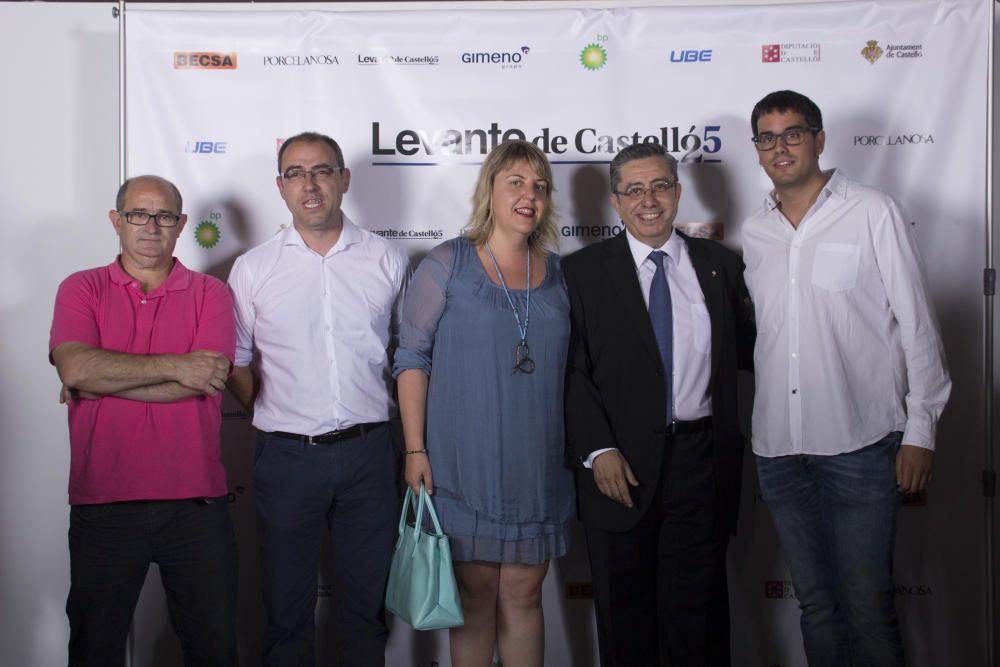 El alcalde de Cinctorres, Antonio Ripollés; el alcalde de Forcall, Santiago Pérez; la subdirectora de Levante-EMV, Isabel Olmos; junto al delegado de Levante de Castelló, Pepe Beltrán, y el alcalde de Morella, Rhamsés Ripollés.