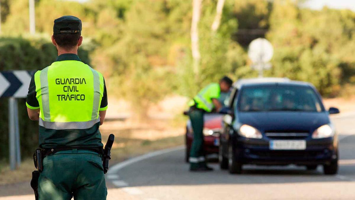 La DGT, tajante sobre la "suscripción" de la nueva baliza que sustituye a los triángulos: ¿Cuánto se paga?