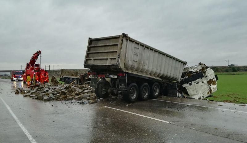 La carretera se cobra tres vidas en un brutal accidente en Osera