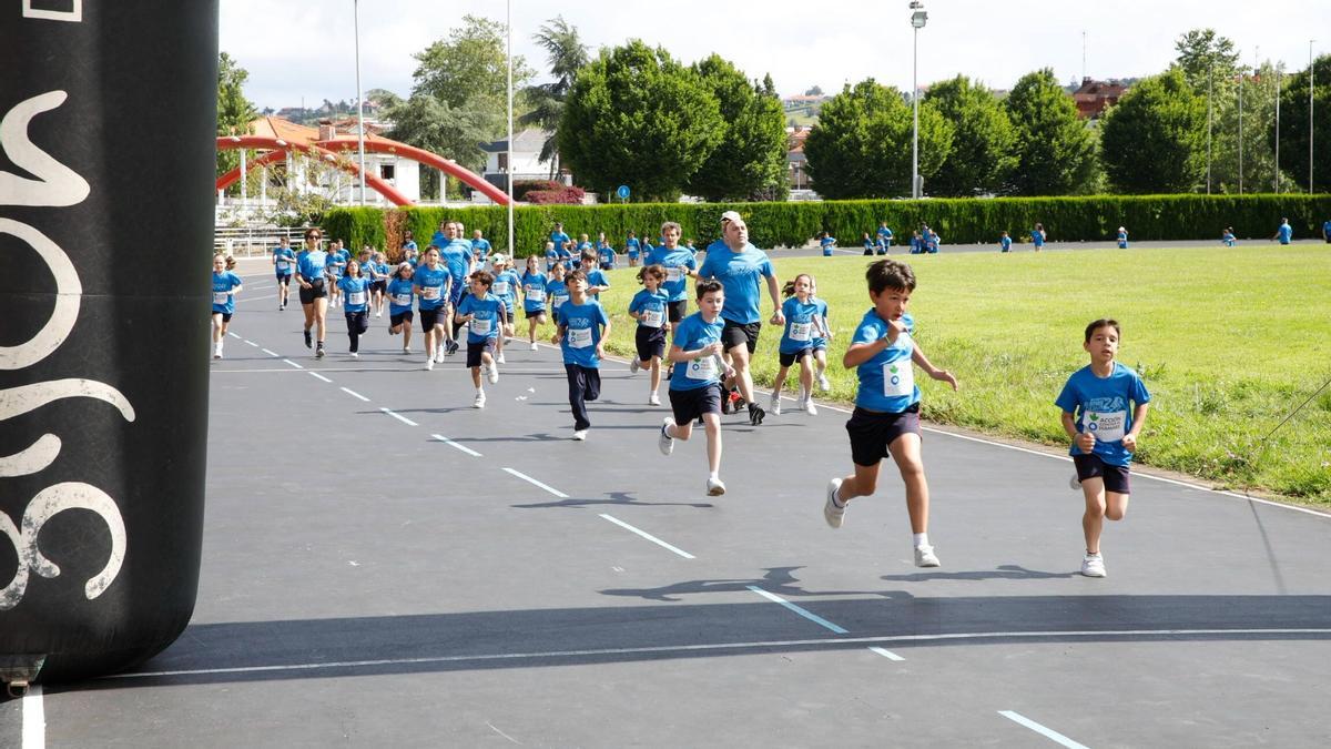 El colegio San Vicente de Paúl celebra una carrera solidaria contra el hambre: "Todos podemos poner nuestro granito de arena"