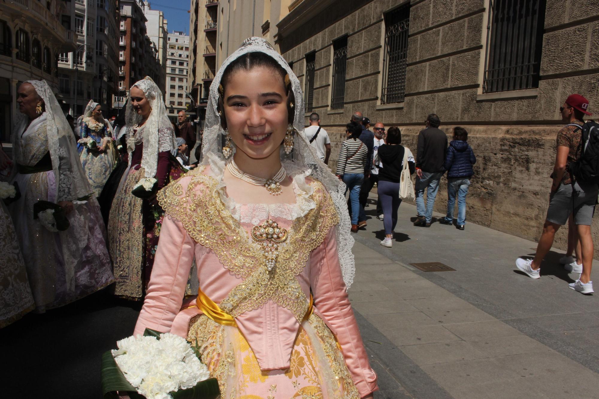 El desfile de falleras mayores en la Ofrenda a San Vicente Ferrer