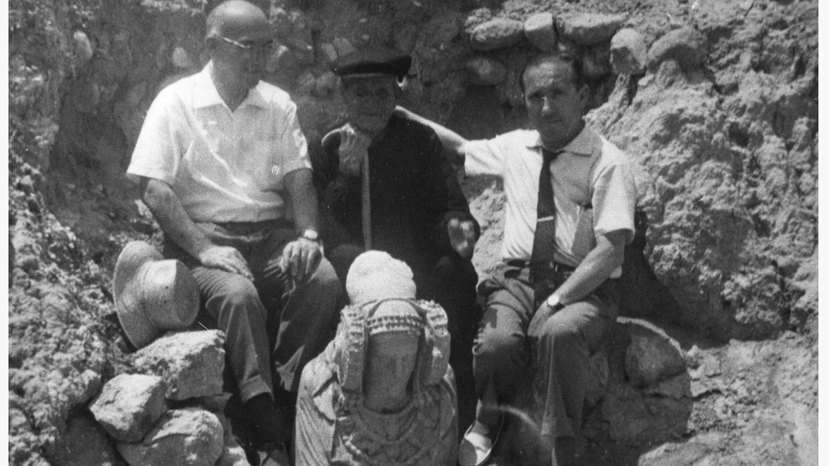 El arqueólogo Alejandro Ramos Folqués, Manuel Campello y Antonio Martínez Maciá, conocido como «Pin» /Archivo Rafael Ramos